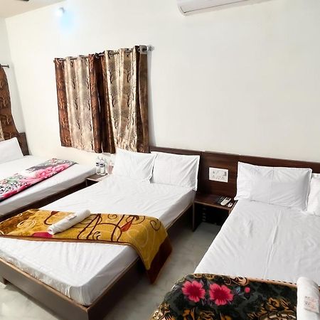 Hotel Rudraksh 乌贾因 外观 照片