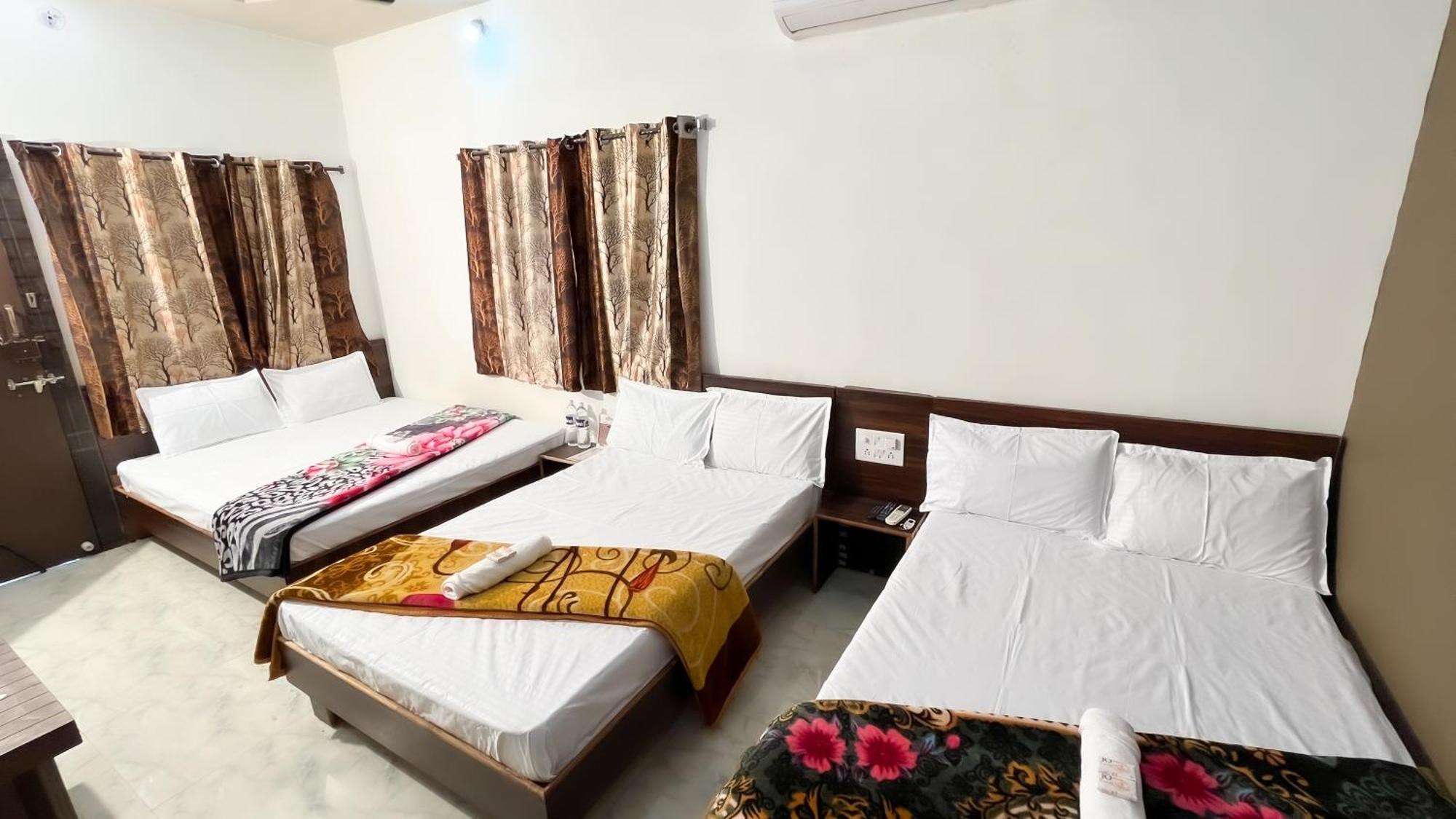 Hotel Rudraksh 乌贾因 外观 照片