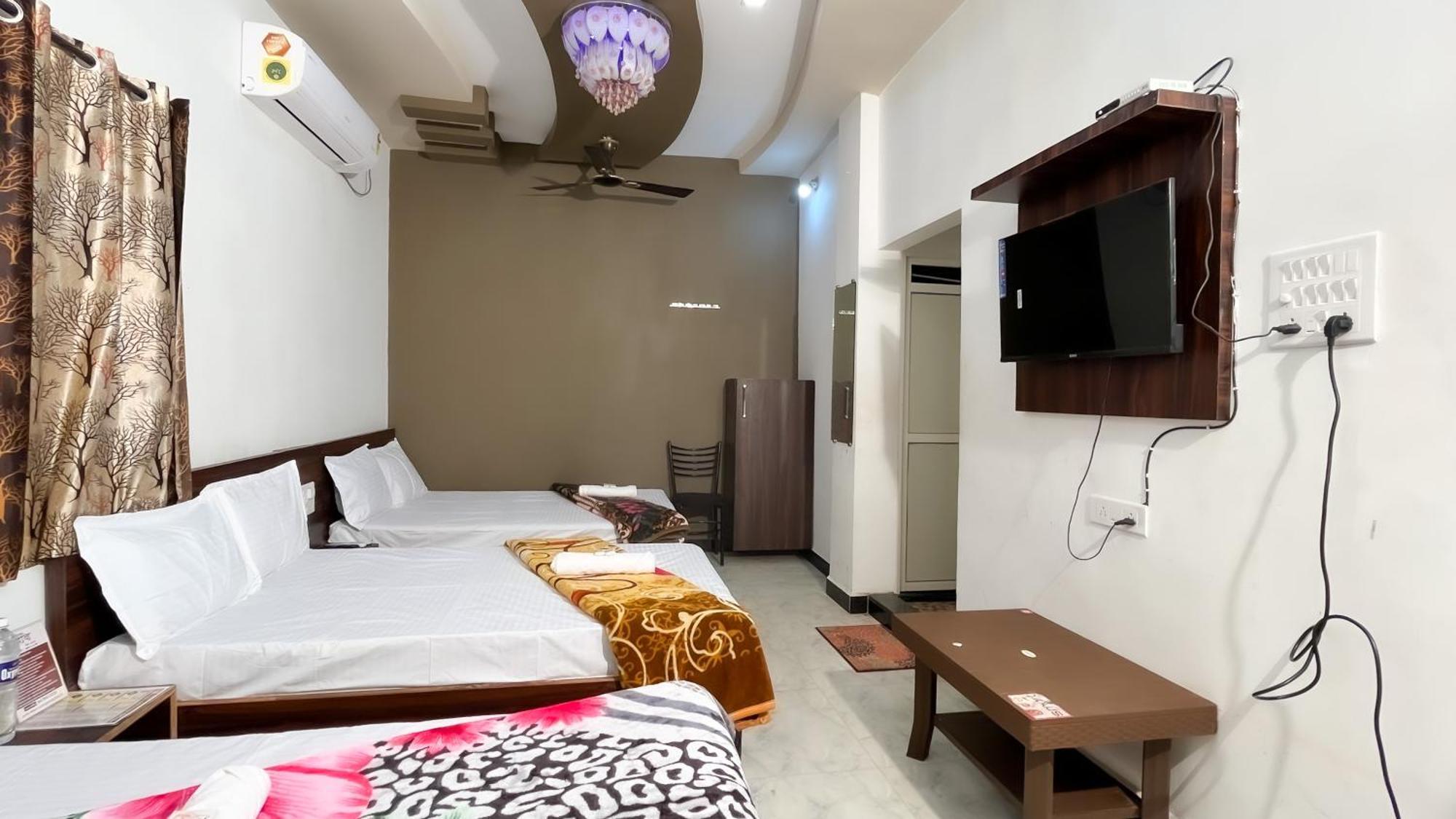 Hotel Rudraksh 乌贾因 外观 照片