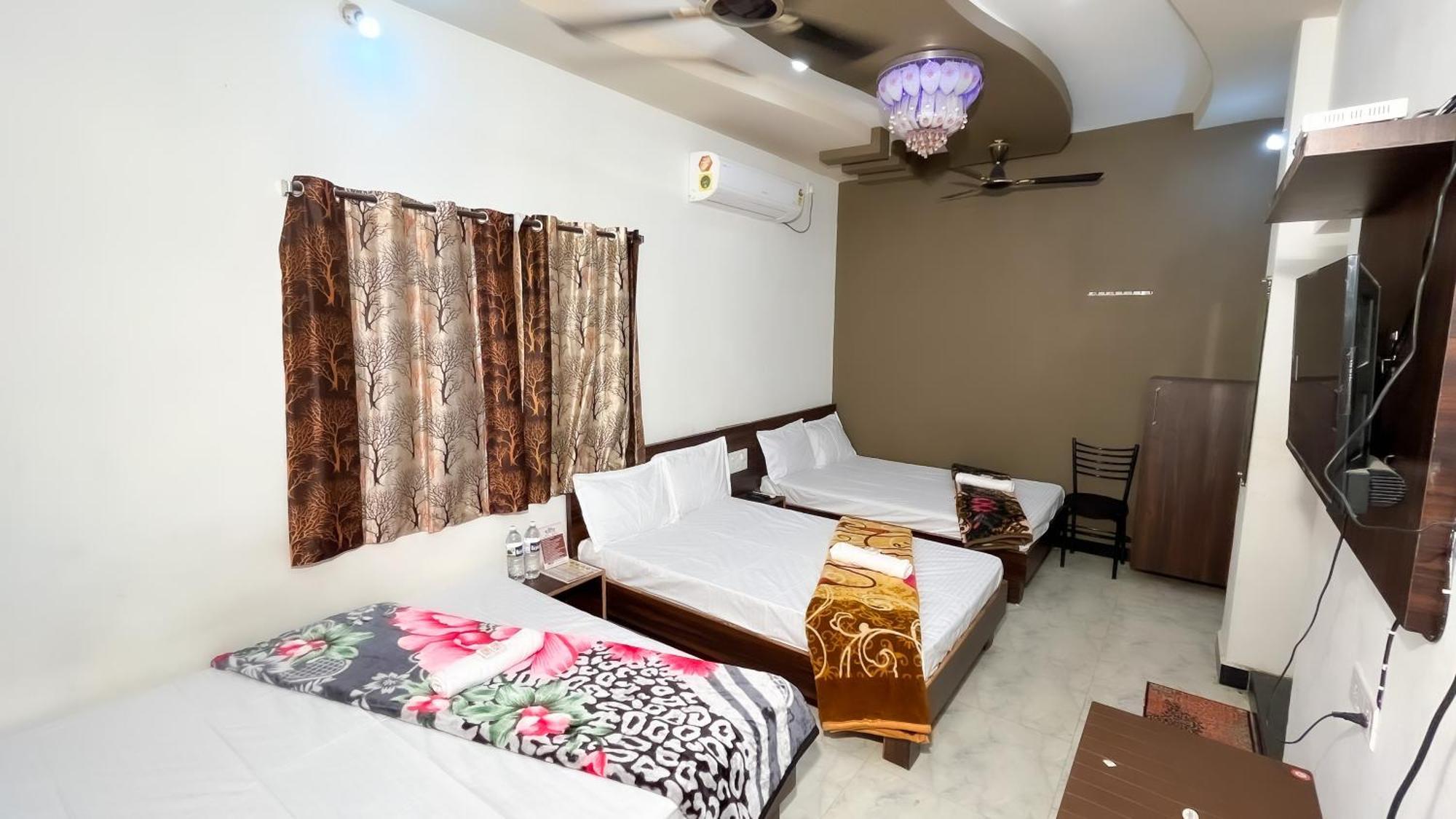 Hotel Rudraksh 乌贾因 外观 照片