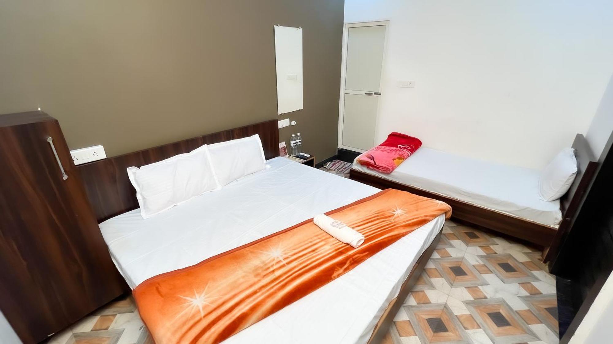 Hotel Rudraksh 乌贾因 外观 照片