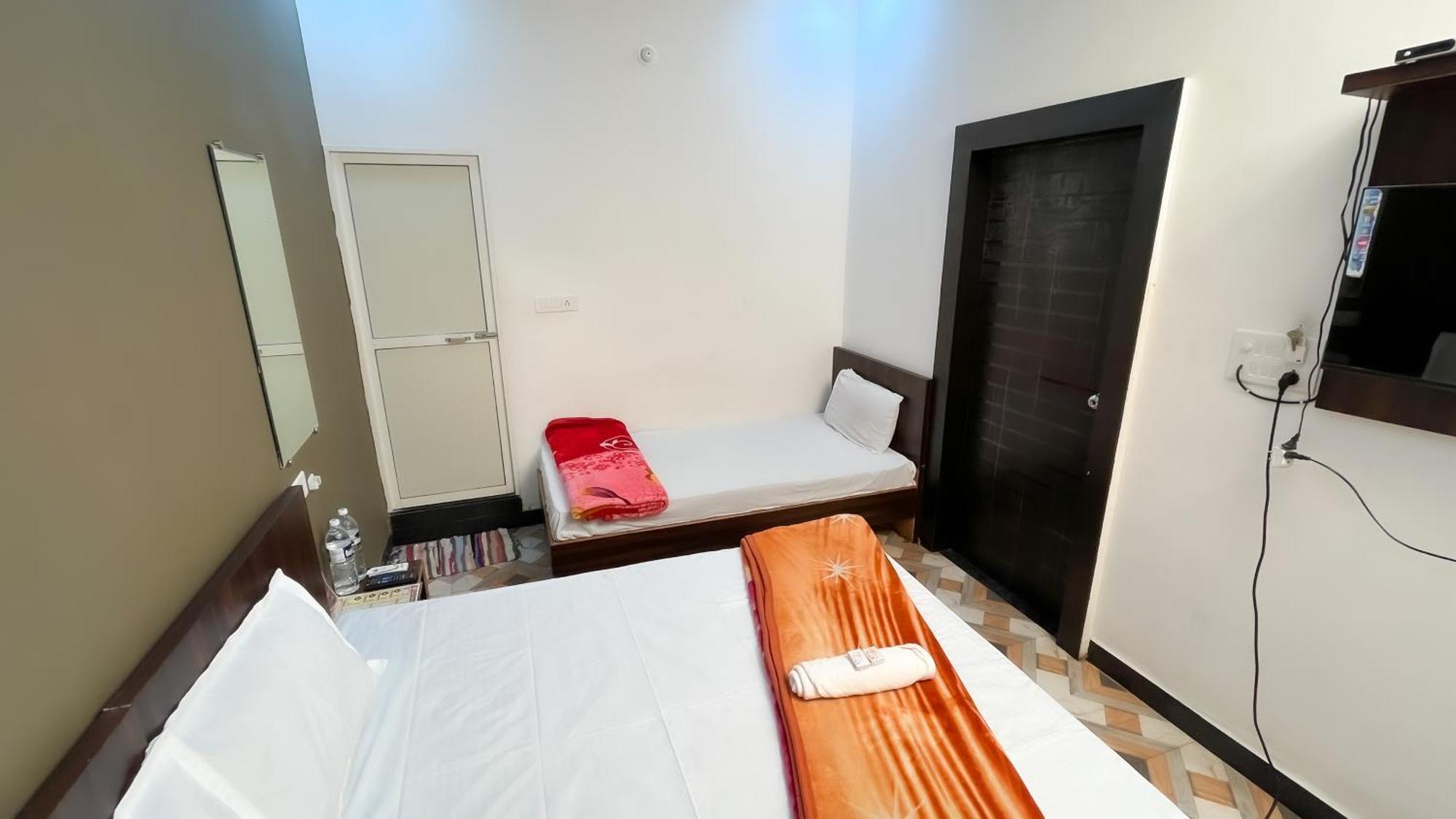 Hotel Rudraksh 乌贾因 外观 照片