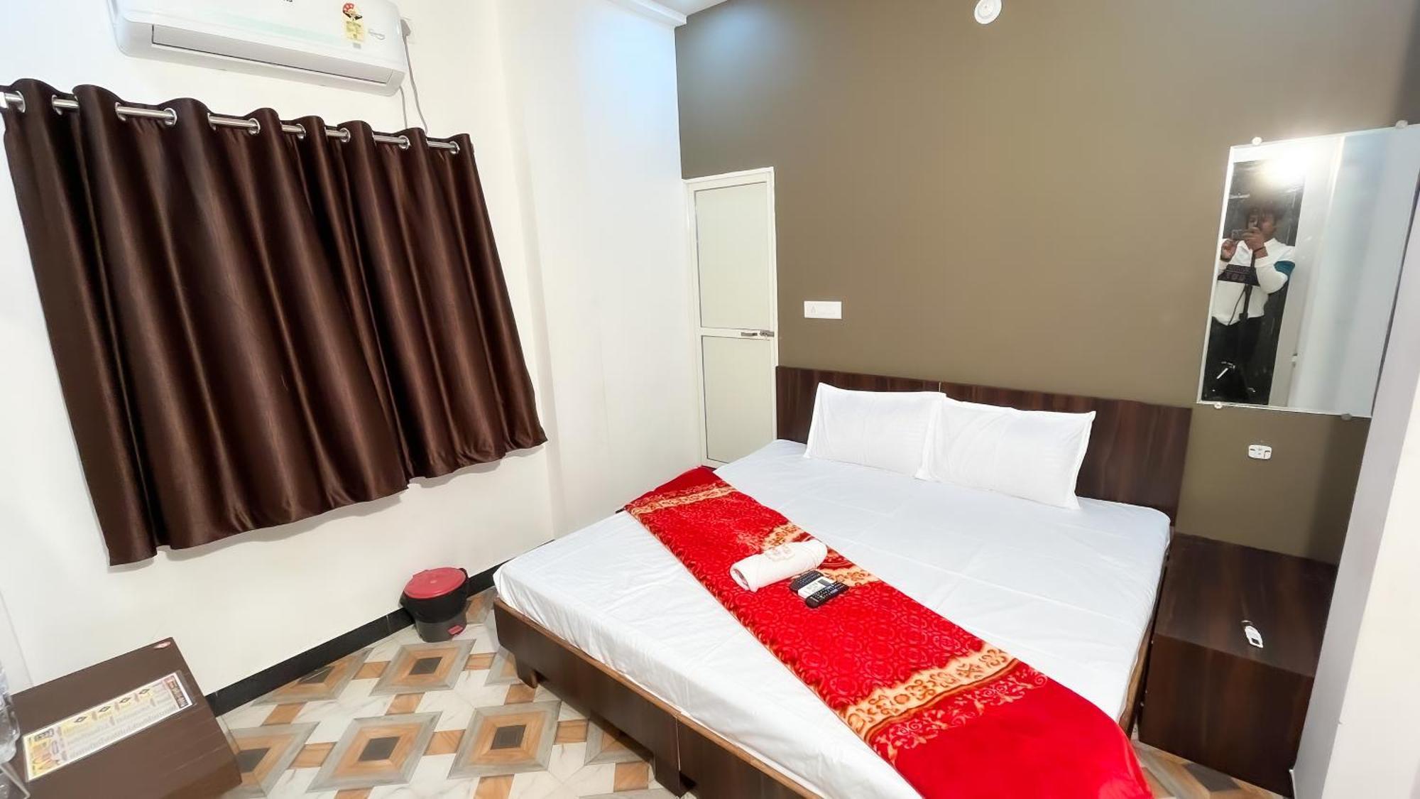 Hotel Rudraksh 乌贾因 外观 照片